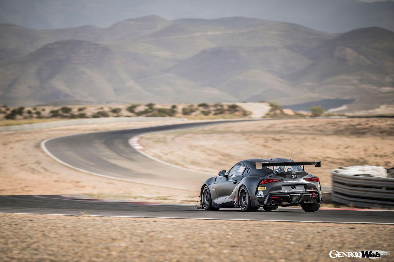 カスタマー向けレーシングカー「GR スープラ GT4 EVO2」の走行シーン。