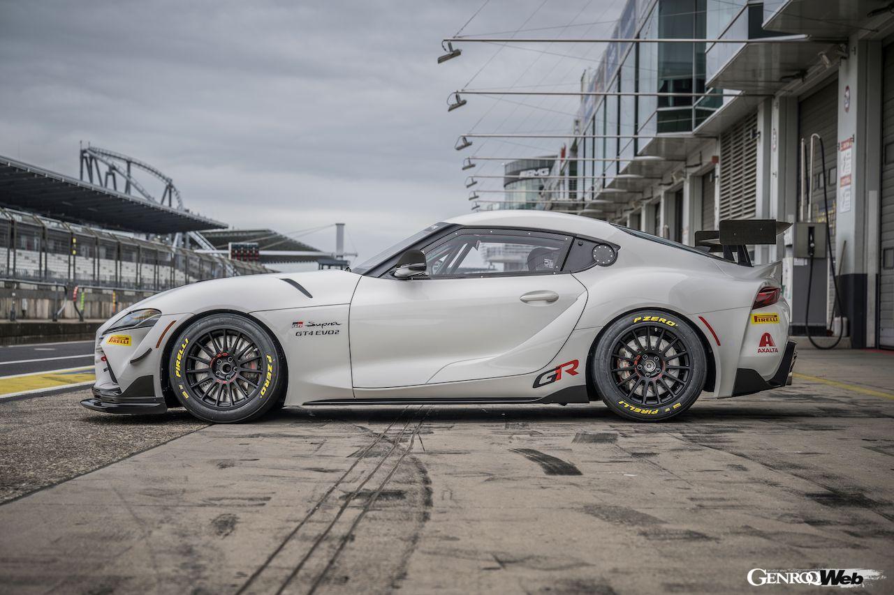 カスタマー向けレーシングカー「GR スープラ GT4 EVO2」のエクステリア。