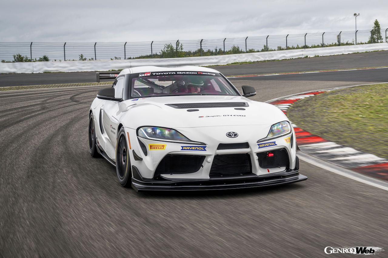 カスタマー向けレーシングカー「GR スープラ GT4 EVO2」の走行シーン。