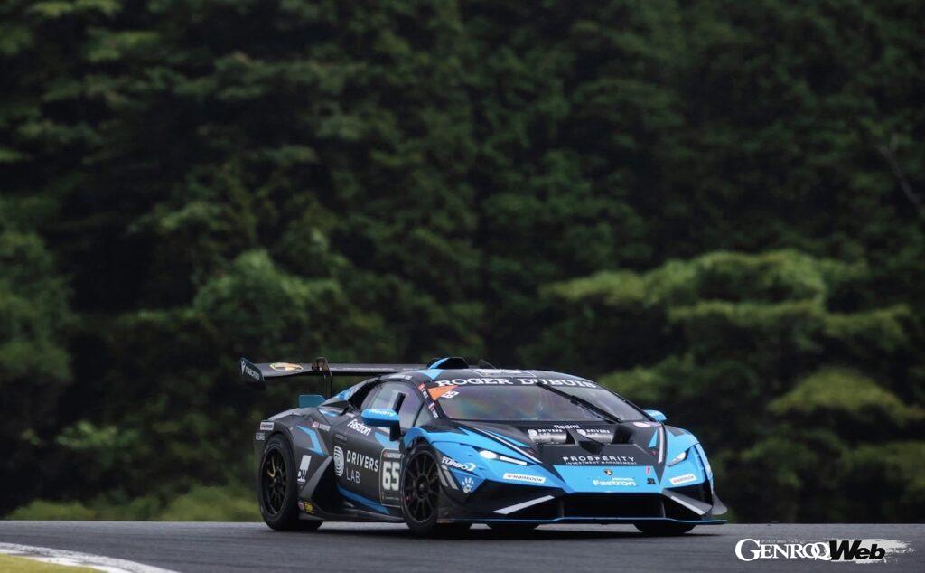 レース終盤、ペナルティなどもあり、大きく順位が入れ替わったレース2。DWイベンツGTのダン・ウェルス/エミリエン・カーデが逆転勝利を飾った。