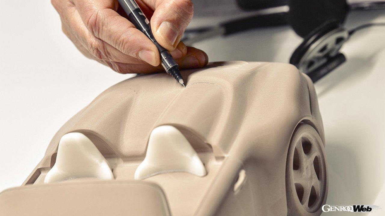 ルカ・トラッツィがオーダーした「ポルシェ 993 スピードスター」の製作過程。