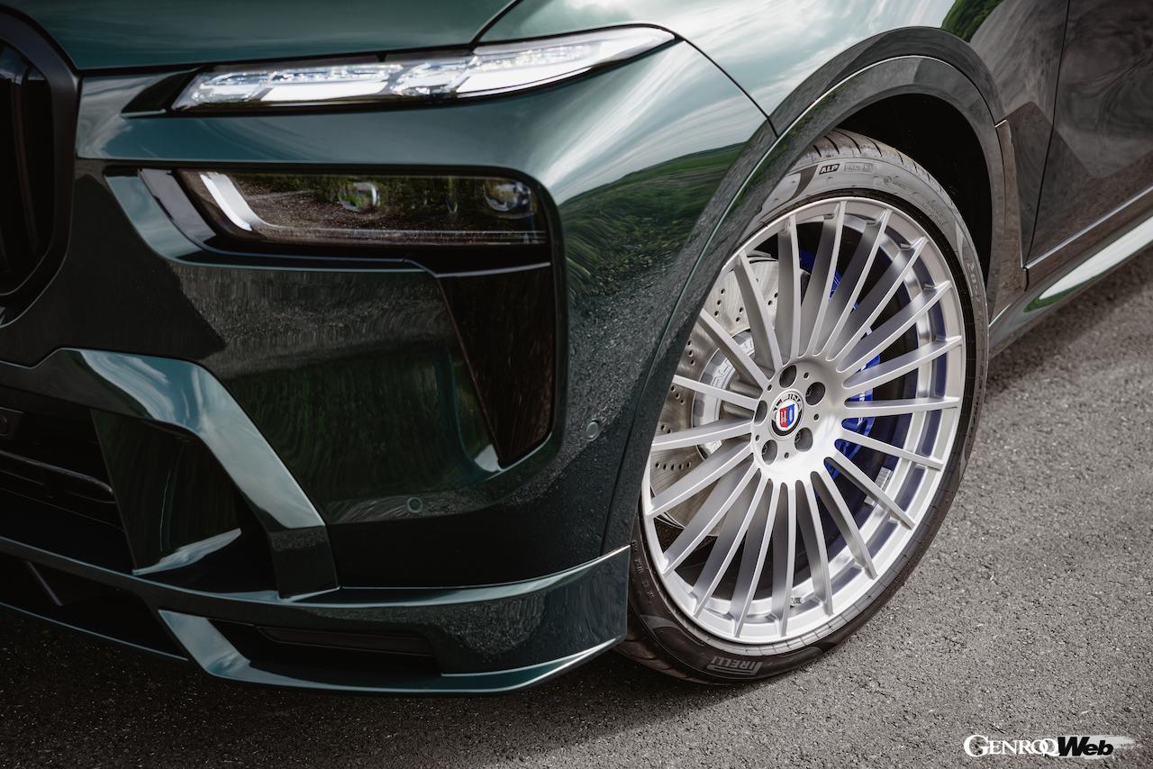 2025年モデルの「BMW アルピナ XB7 マニュファクチャー」は、新デザインの23インチ・アルピナ・クラシック鍛造ホイールが標準装備される。