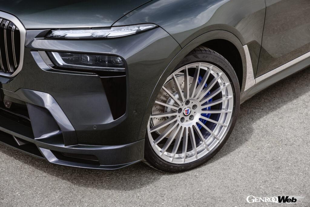 2025年モデルの「BMW アルピナ XB7 マヌファクトゥーア」は、新デザインの23インチ・アルピナ・クラシック鍛造ホイールが標準装備される。