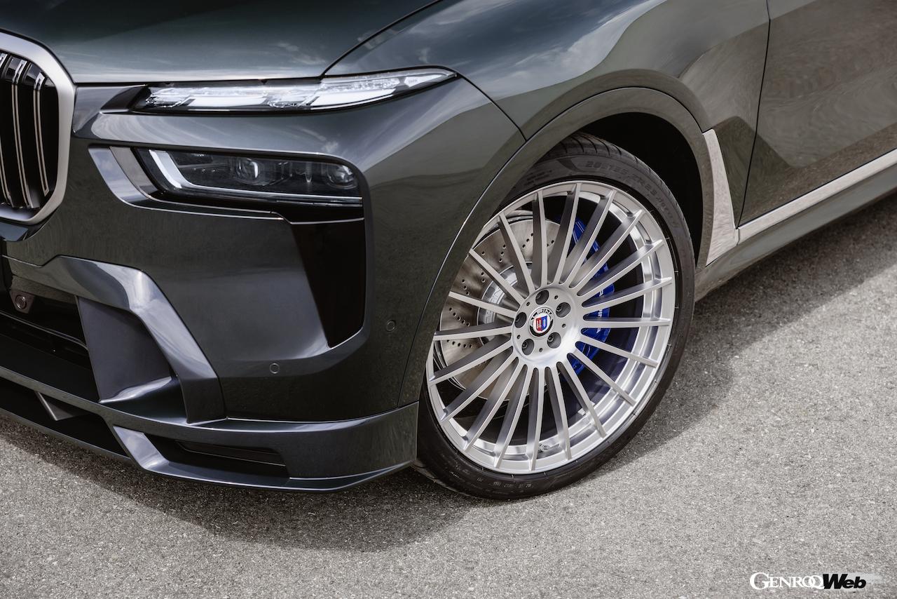 2025年モデルの「BMW アルピナ XB7 マヌファクトゥーア」は、新デザインの23インチ・アルピナ・クラシック鍛造ホイールが標準装備される。