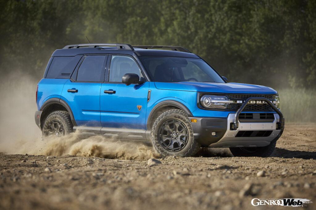 「フォード ブロンコ スポーツ」2025年モデルの走行シーン。