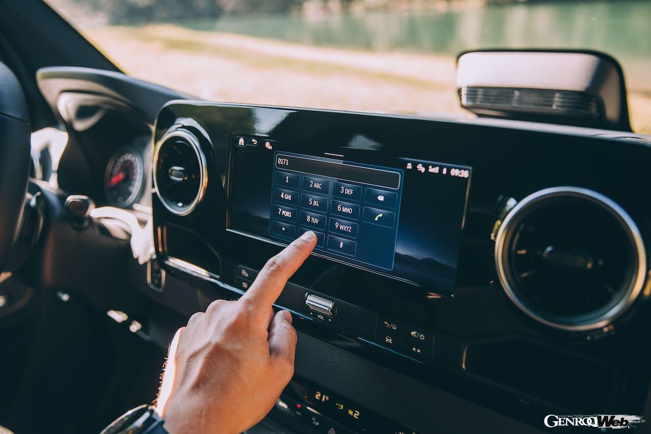 「メルセデス・ベンツ スプリンター」改良新型のコクピット。