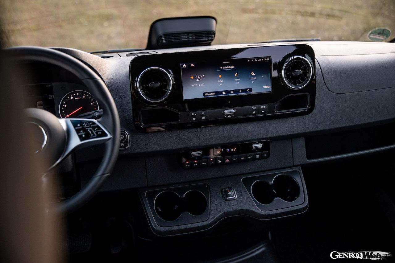 「メルセデス・ベンツ スプリンター」改良新型のコクピット。