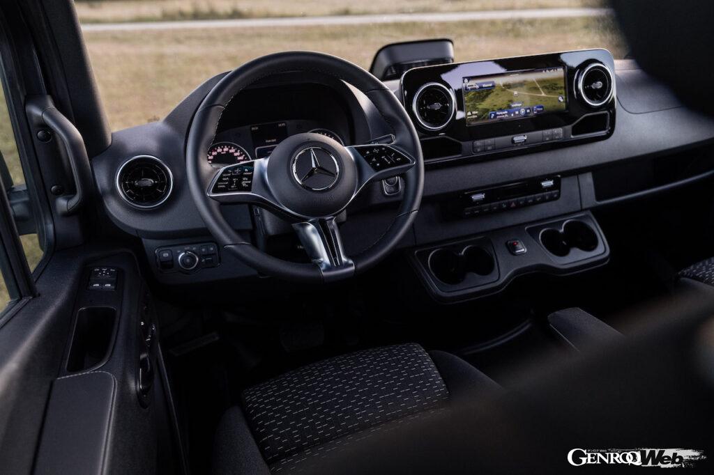 「メルセデス・ベンツ スプリンター」改良新型のコクピット。