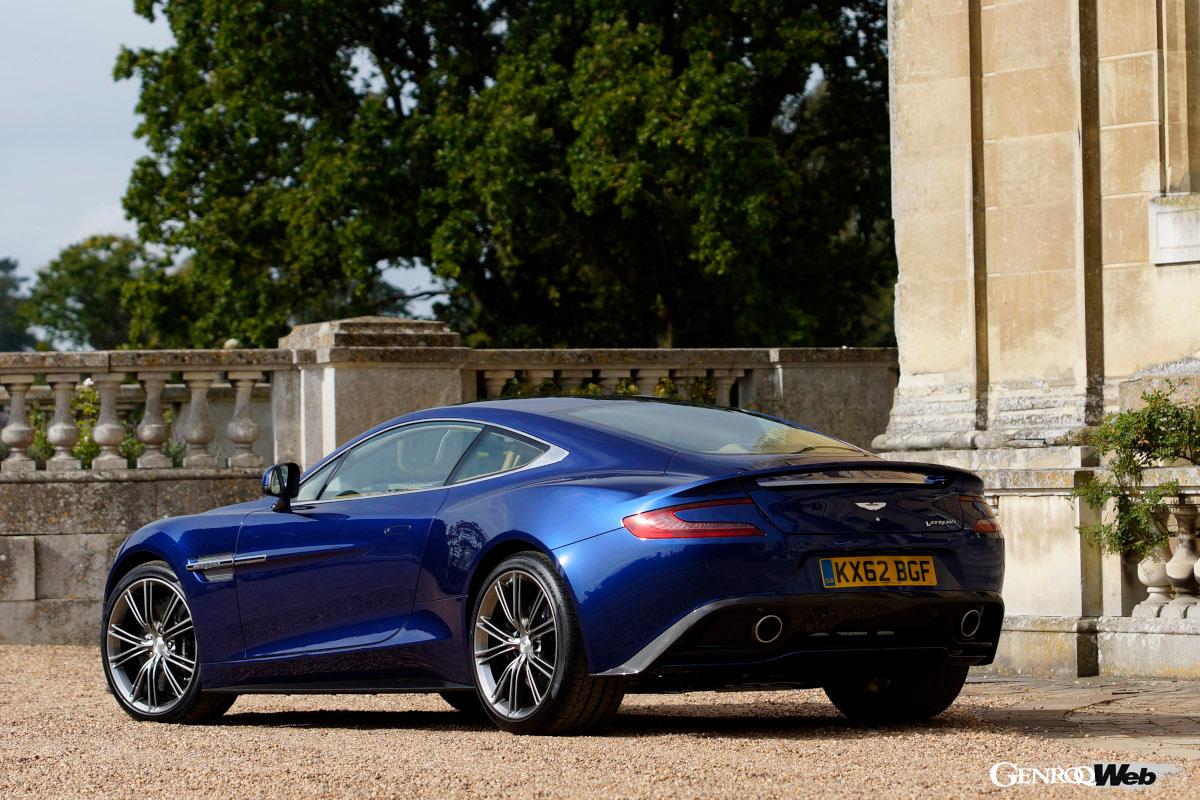 エアロダクトと呼ばれるリヤウイング、LED製テールライト、サイドストレーキなど、One-77から受け継がれたディテールがボディの随所に散りばめられている。