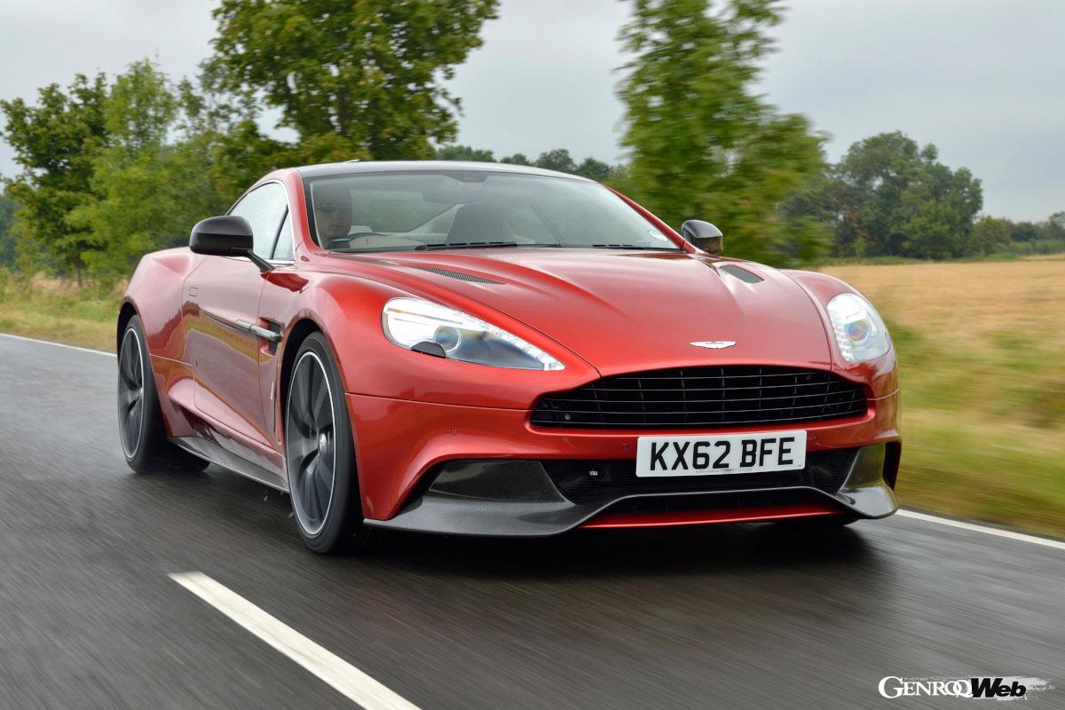 エアロダクトと呼ばれるリヤウイング、LED製テールライト、サイドストレーキなど、One-77から受け継がれたディテールがボディの随所に散りばめられている。