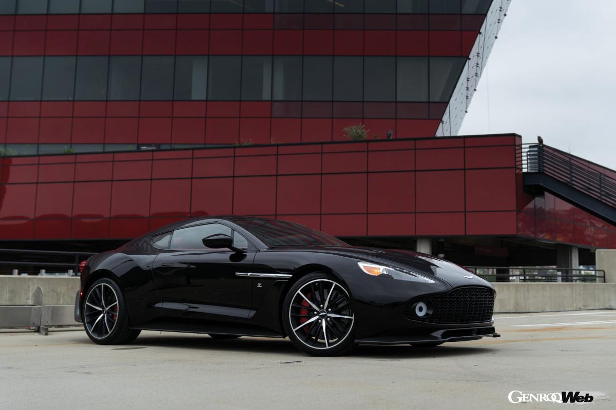 ダブルバブルルーフ、Zを連想させるリヤクォーターウインドウなど、ザガートらしいデザイン処理が施された「ザガート ヴァンキッシュ」。