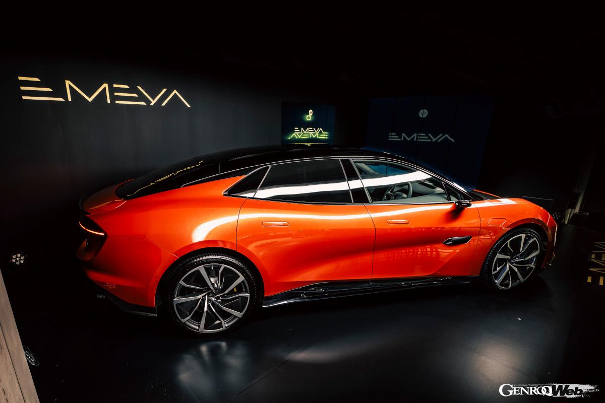 その走りはロータスに期待されるスポーツカーの指標を超えると謳う。