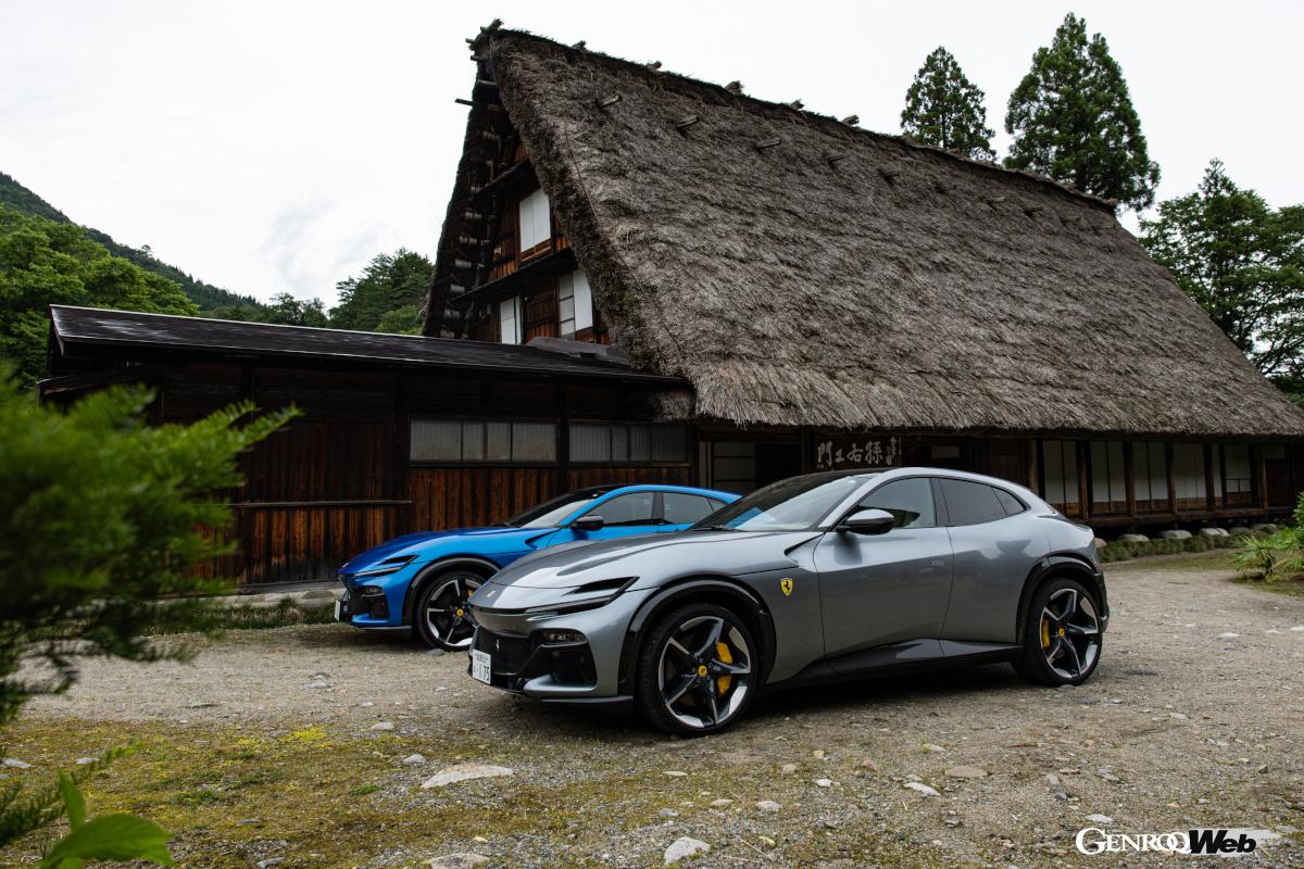 茅葺き屋根の家屋を見られる白川郷・五箇山の合掌造り集落。