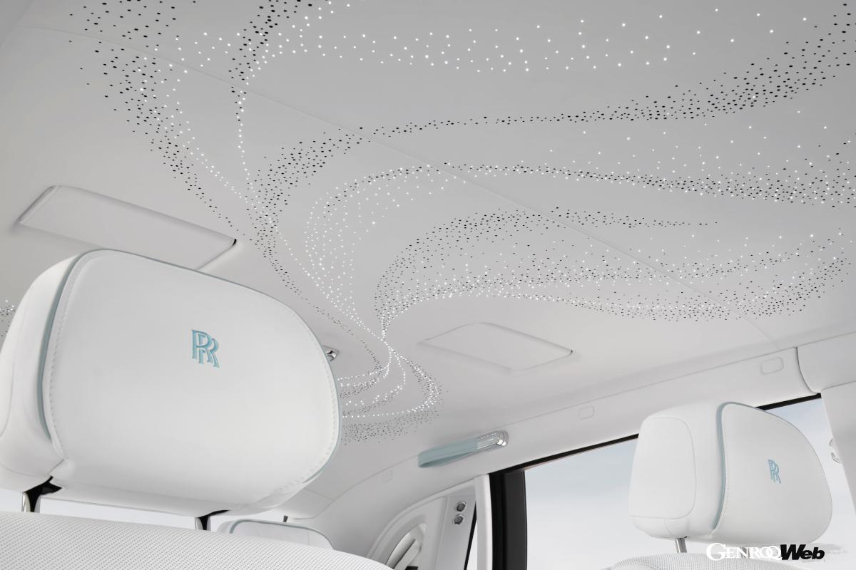 光の粒子が覆い尽くすルーフライナー。