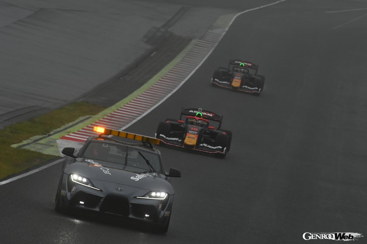 降雨と濃霧の荒天となった第3戦。