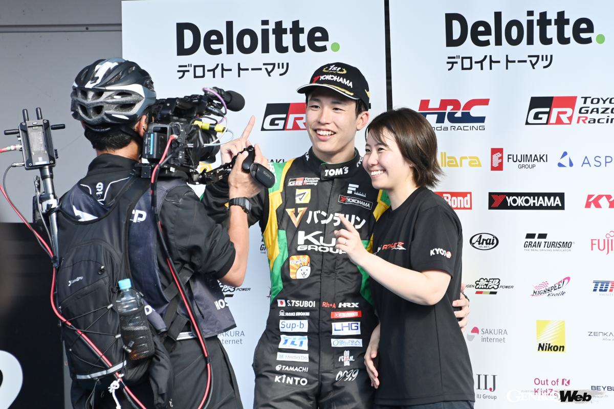 第4戦を制した坪井選手。併催レースのKYOJO CUPで妻、斎藤愛未選手も優勝しており、夫婦で週末を制覇した。