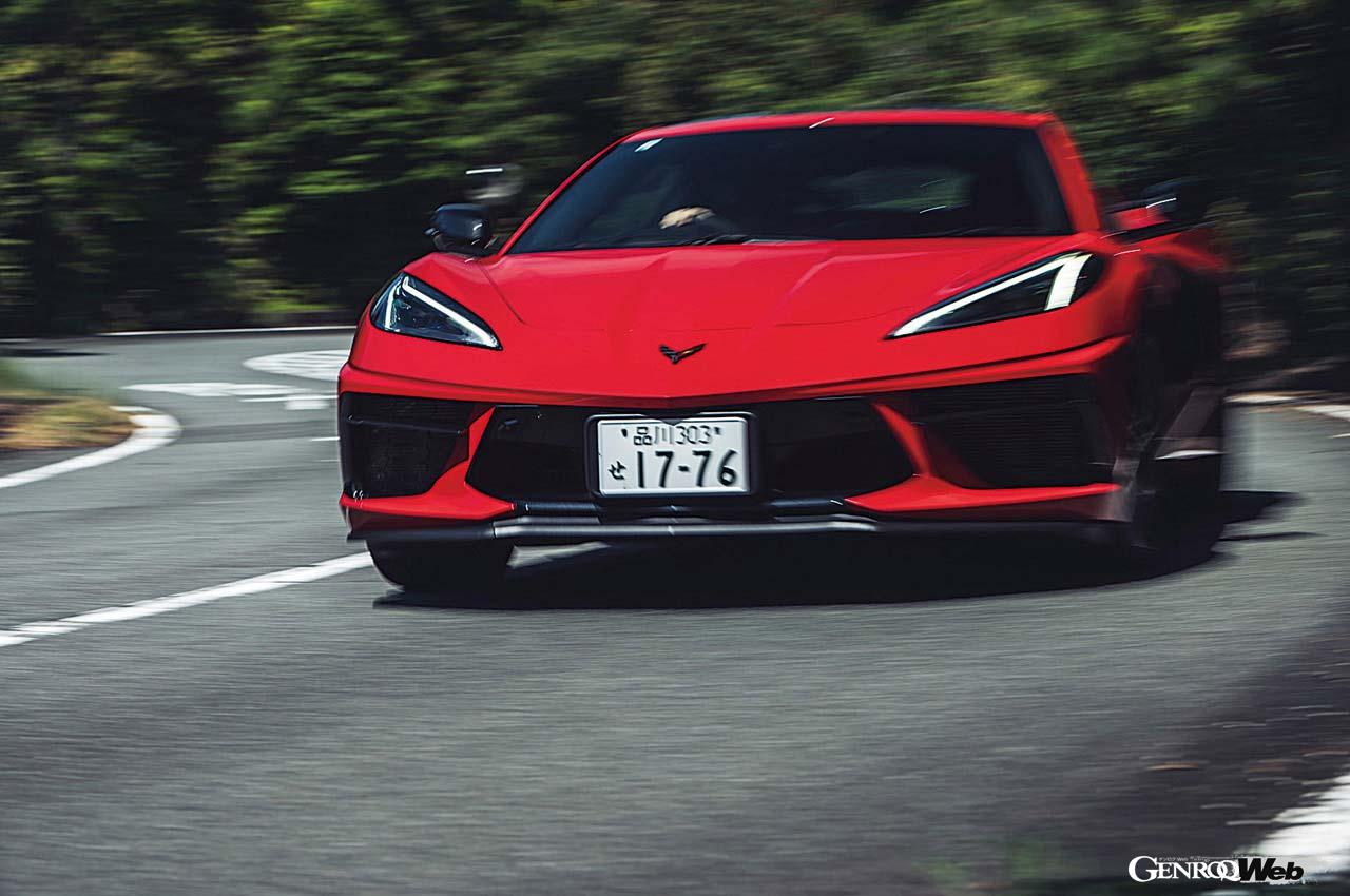 走行モードは「ウェザー」「ツアー」「スポーツ」「トラック」「マイモード」の5種類。可変領域の広い減衰力調整式サスペンションもあり、サーキットからロングツーリングまで、あらゆる走りに幅広く適応する。