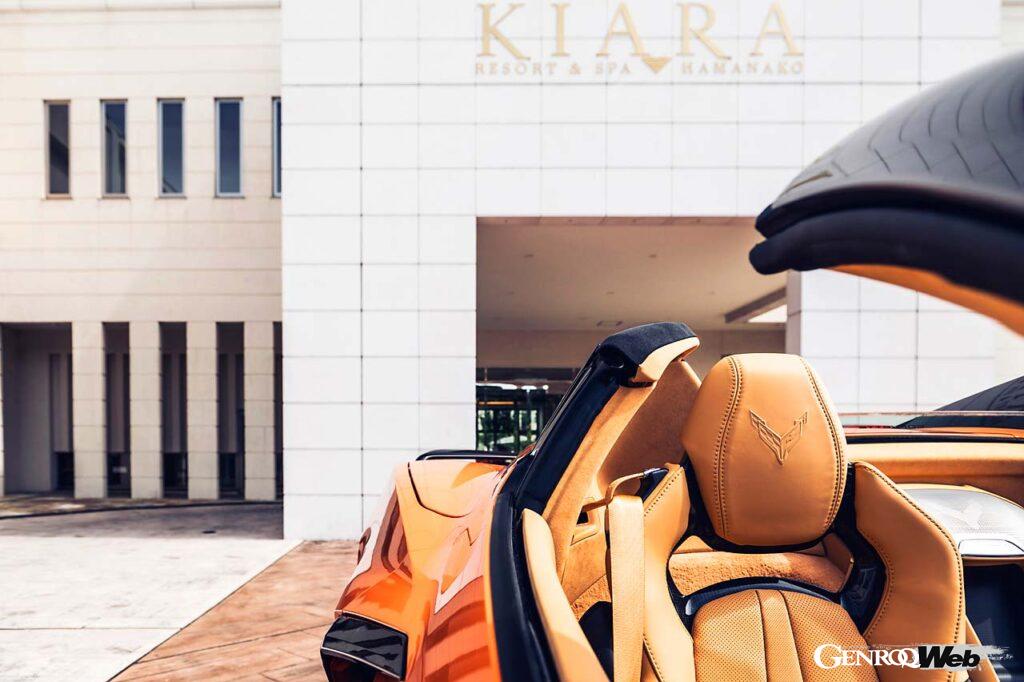 途中、ランチを摂るため浜松市で高速を降り、「キアラリゾート&スパ」へ。地元食材を使用したイタリアンコースを楽しんだ。また浜名湖畔の水族館「ウォット」に珍しい白いアカエイがいると聞き、急遽見学。ご存じのようにC8コルベットはアカエイ(英語名:スティングレイ)をモチーフにデザインされている。神々しい姿で優雅に泳ぐその姿は、一見の価値あり。