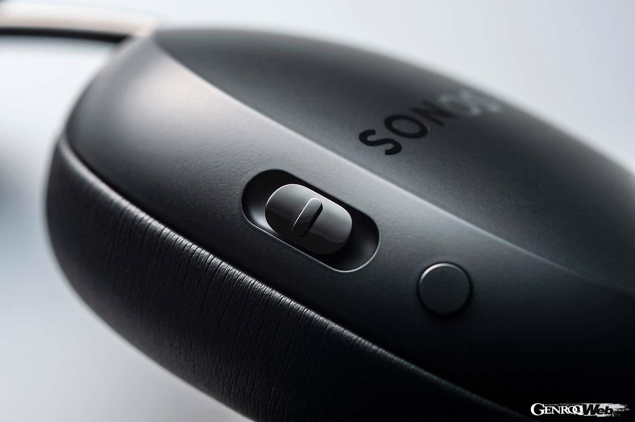 右カップのコンテンツキーは上下にスライドさせることで音量調節、タップすると曲の再生／一時停止／スキップ、電話応答／切電、ANCとアウェアモードの切替が可能だ。