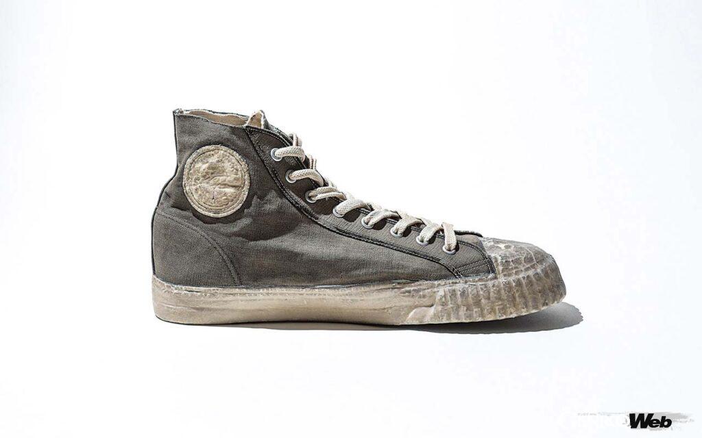 オニツカタイガー初の製品「タイガー印バスケットボールシューズ」は1950年に発売された。子供たちが思い切りスポーツを楽しめるように、という創業者、鬼塚喜八郎の想いが込められている。