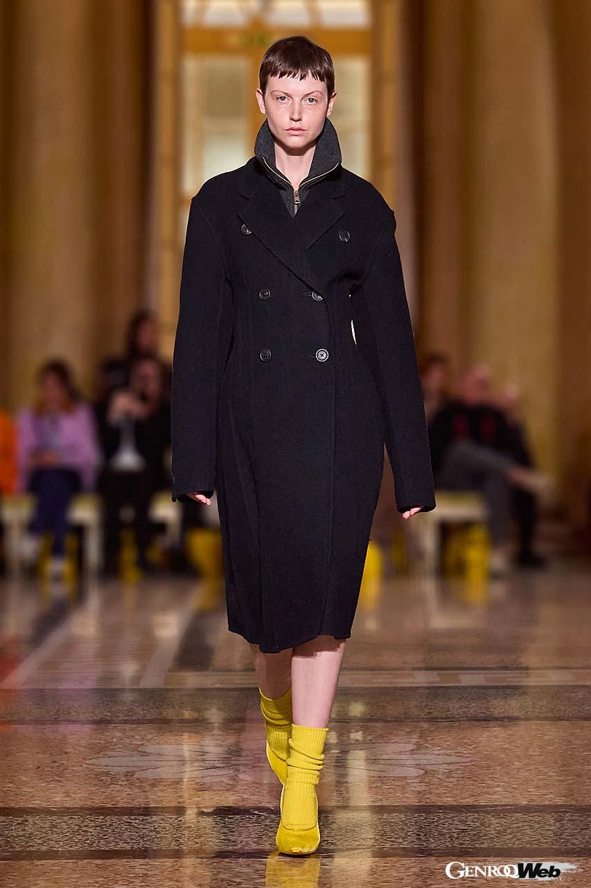 現在は靴だけでなくアパレルも展開するファッションブランドとなった。ミラノファッションウィークには2021年から参加している。