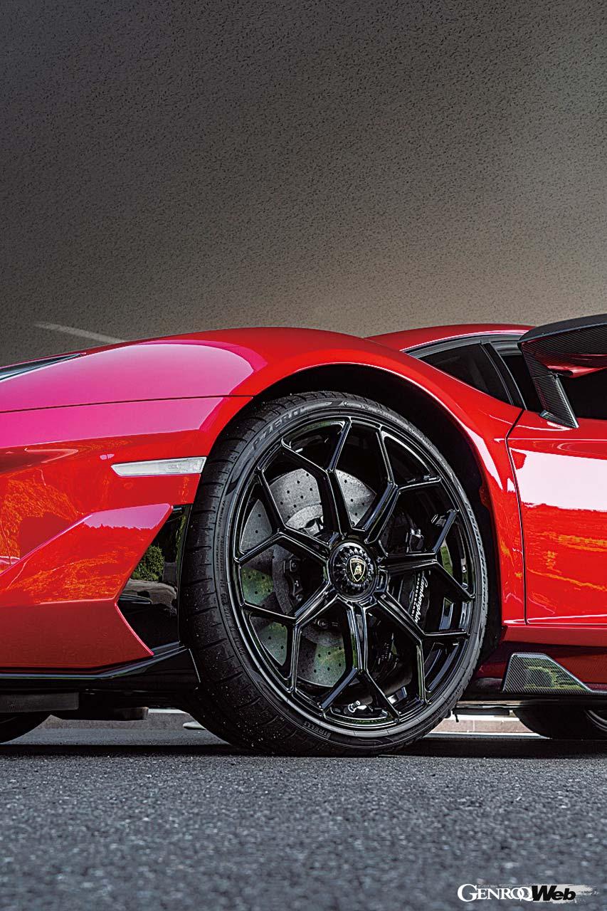 ほぼ十年に一度のランボルギーニフラッグシップ交代劇「アヴェン