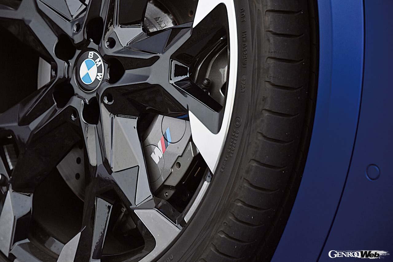 317PS/400Nmのアウトプットを誇る2.0リッター直4ターボを搭載する。試乗車はコンチネンタル・エココンタクト6Qを履きこなしていた。