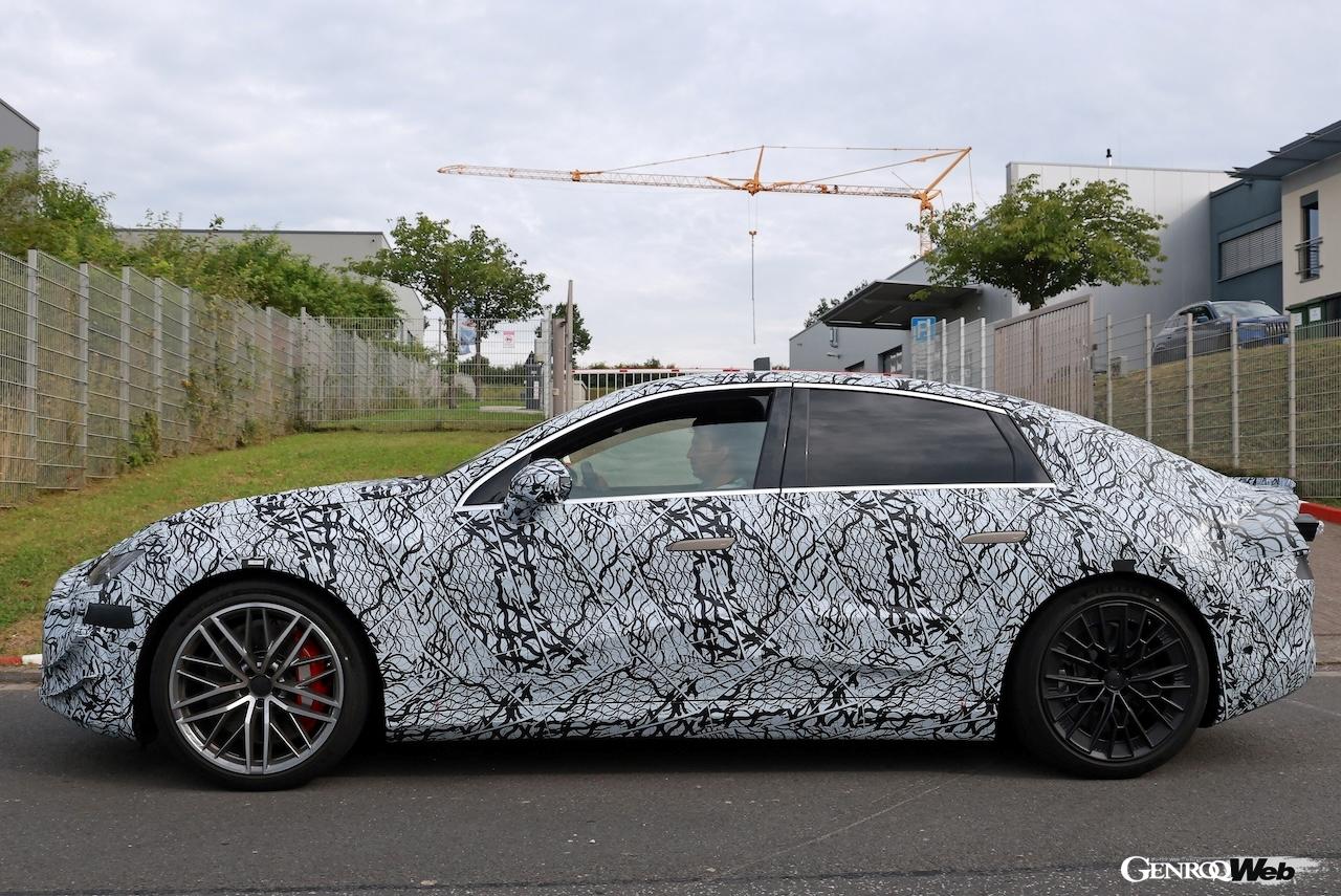 デュアルモーターで「C 63 S」の670馬力を超えることが期待される。