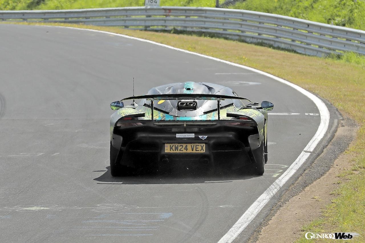 軽量化もあわせ、量産車としてニュル最速を狙うといわれている。