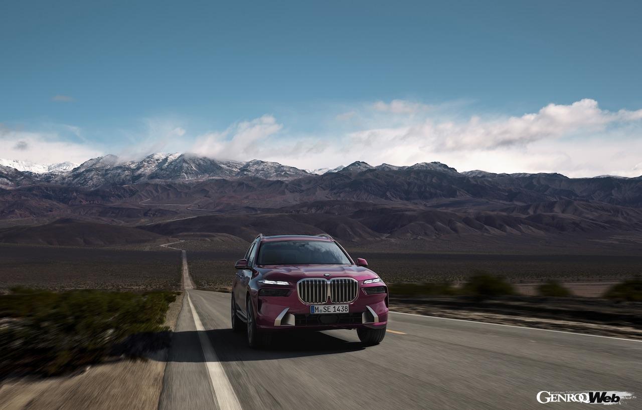 BMWの新たなメディアキャンペーンに登場した、BMW X7。