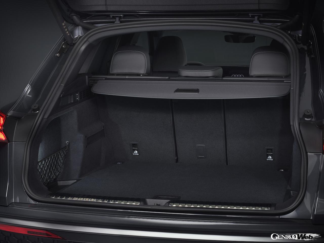 PPCベースの新世代内燃機関モデル、新型「アウディ Q5」のラゲッジスペース。