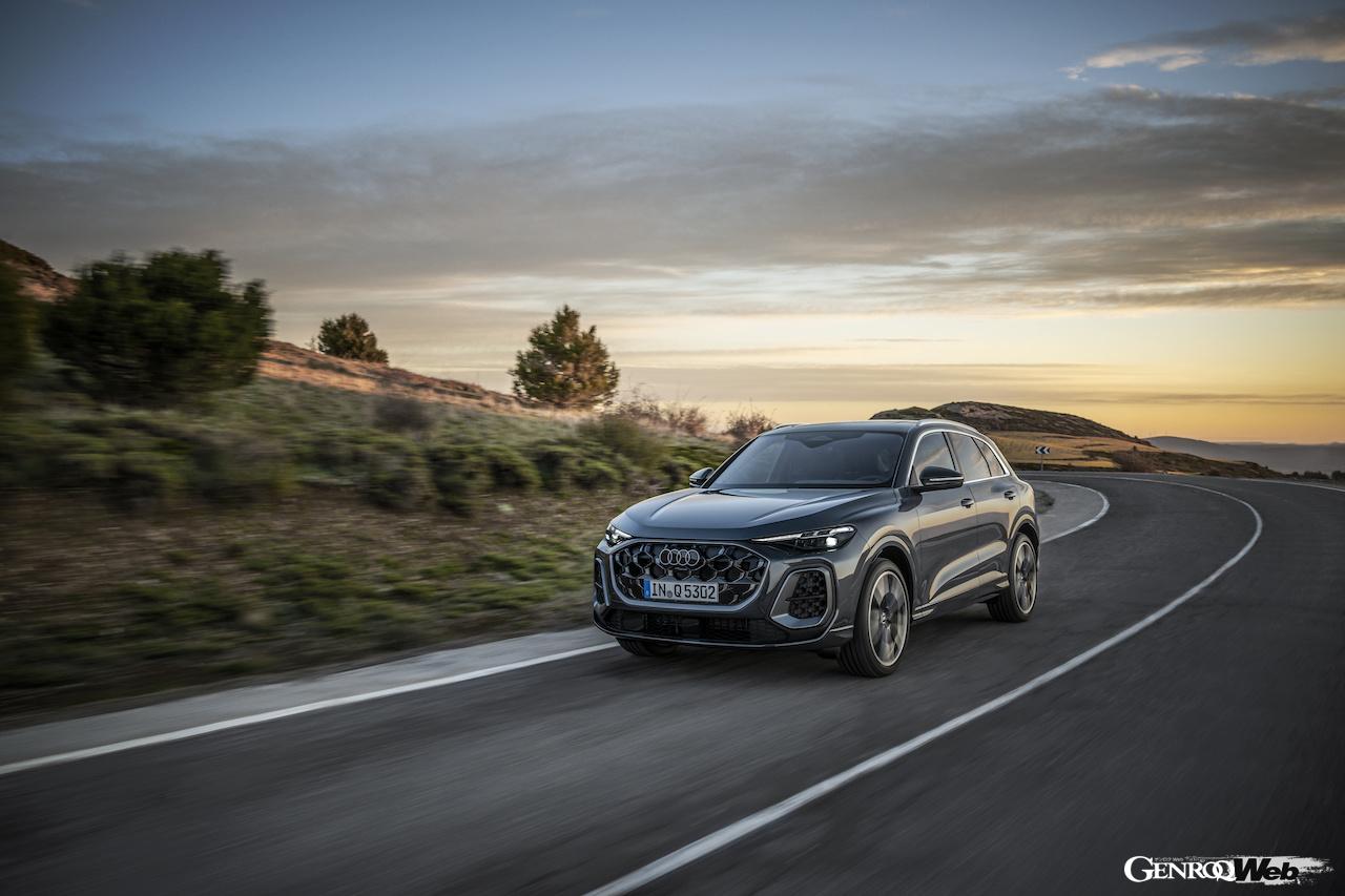 PPCベースの新世代内燃機関モデル、新型「アウディ Q5」の走行シーン。