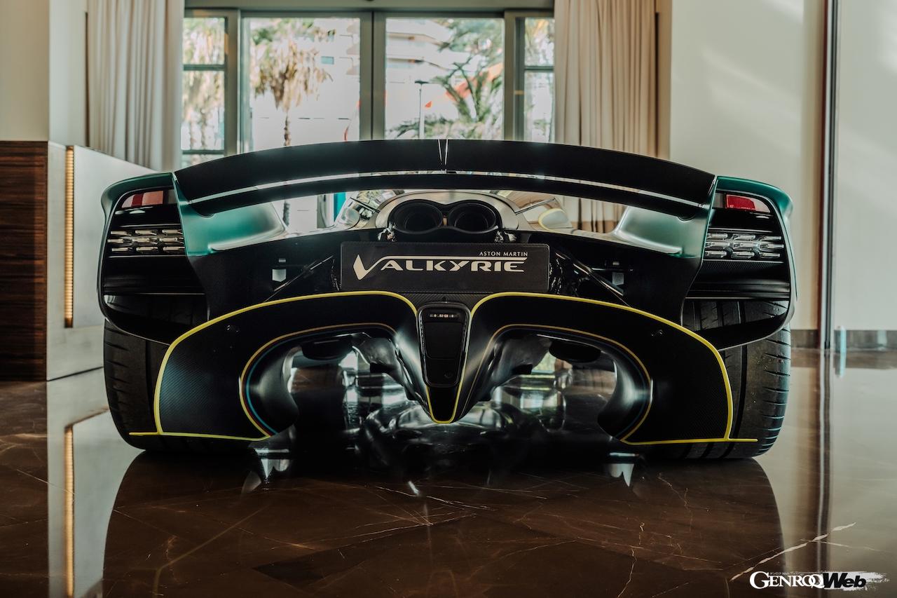 アロンソのモナコの自宅に納車された、「アストンマーティン ヴァルキリー」。