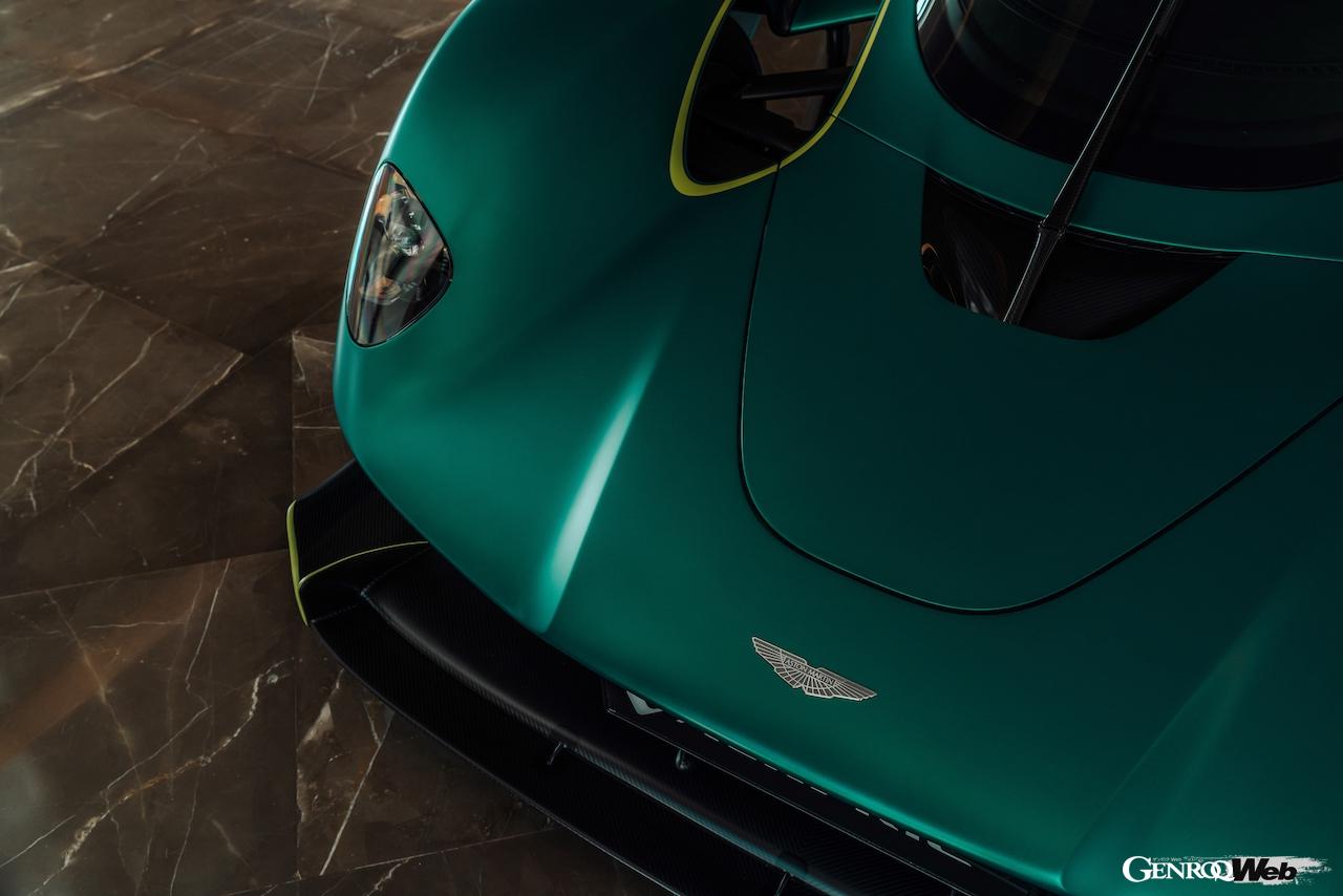 アロンソのモナコの自宅に納車された、「アストンマーティン ヴァルキリー」。