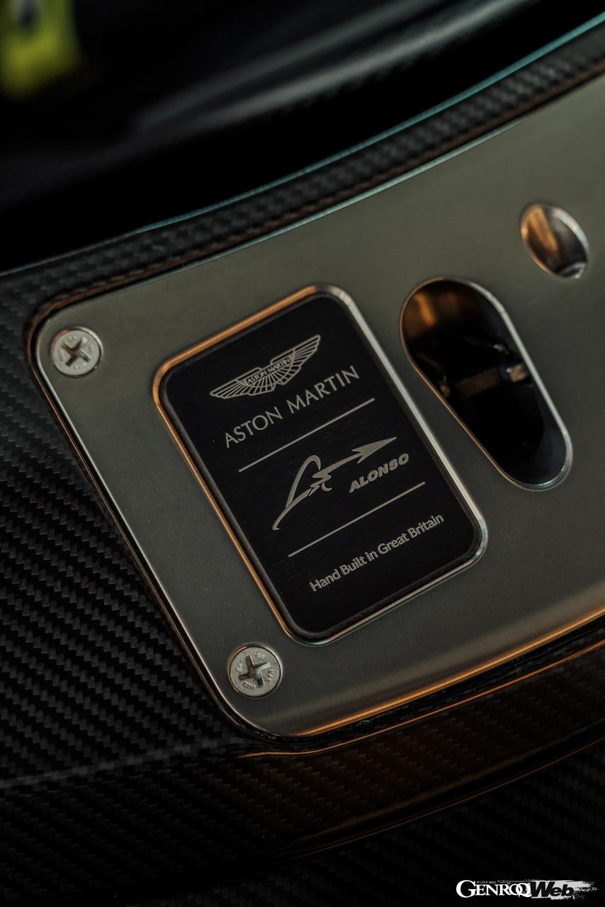 フェルナンド・アロンソのヴァルキリーに設置された専用プレート。