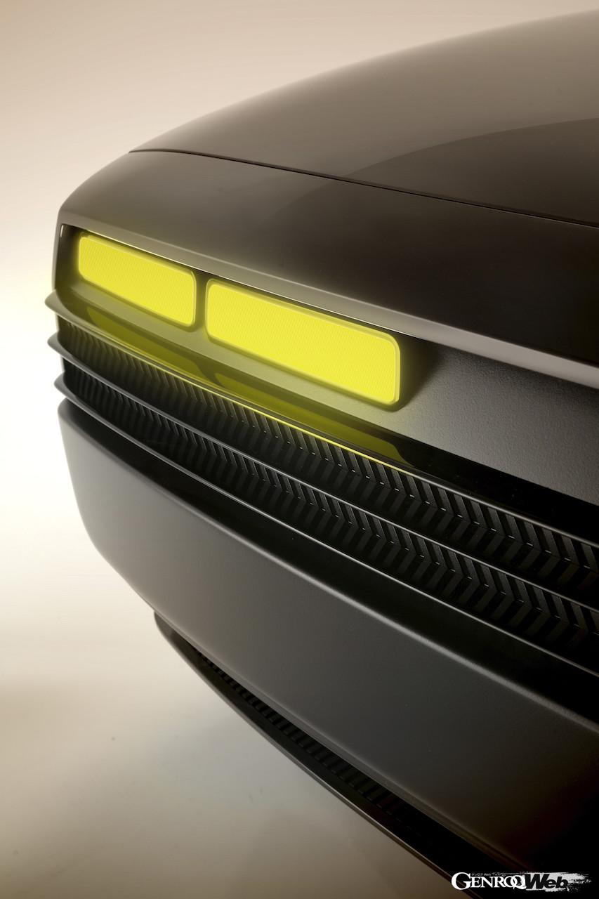 フル電動レストモッド「ルノー R17 エレクトリック × オラ・イト」のエクステリア。