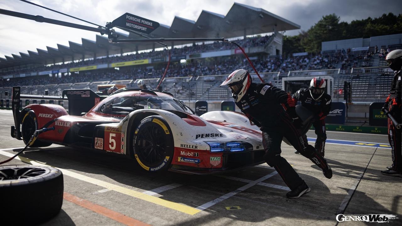 ポルシェ 963 5号車はライバルと衝突。サスペンションにダメージを負い、リタイアを余儀なくされまた。