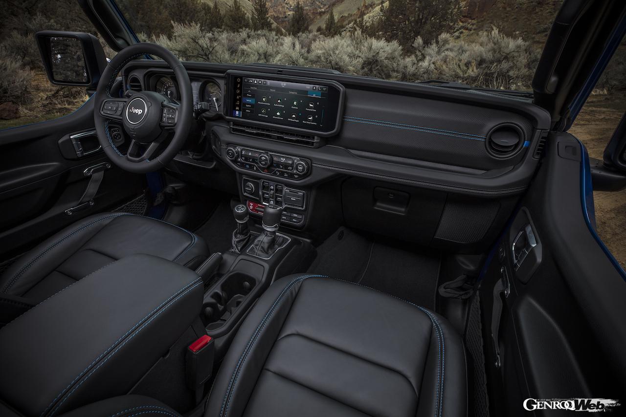 「ジープ ラングラー 4xe」2025年モデルのインテリア。