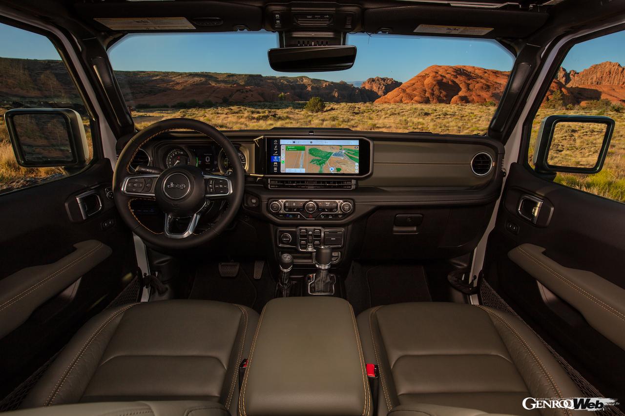 「ジープ ラングラー 4xe」2025年モデルのインテリア。