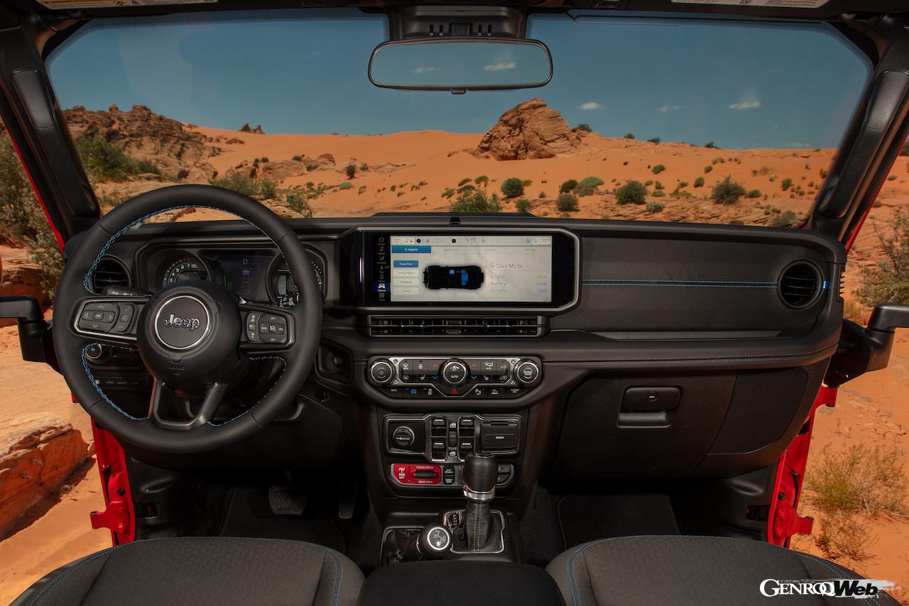 「ジープ ラングラー 4xe」2025年モデルのインテリア。