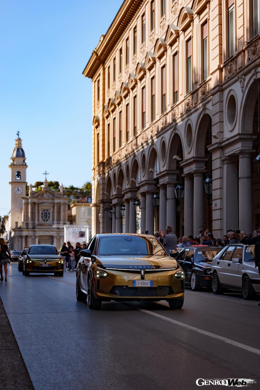 アミキ・ミエイのメインイベントとして行われたトリノでのパレードランは、新型「イプシロン」が先導車を務めることになった。