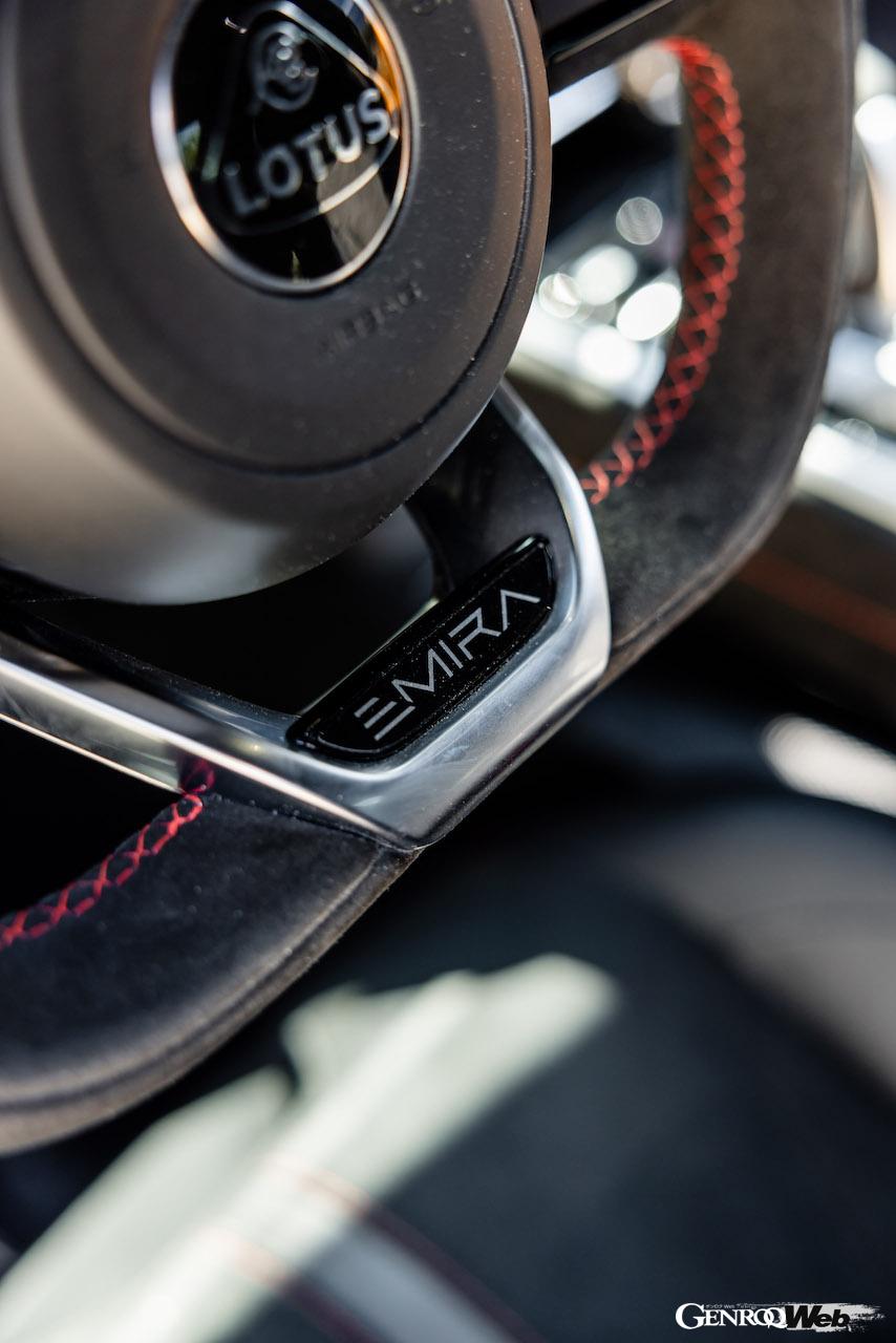 「スーパーカー・オーナーズ・サークル」10周年記念イベント参加車両に採用されているアルカンターラのインテリア。