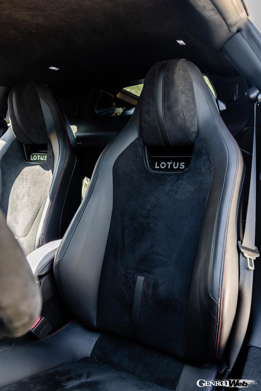 「スーパーカー・オーナーズ・サークル」10周年記念イベント参加車両に採用されているアルカンターラのインテリア。