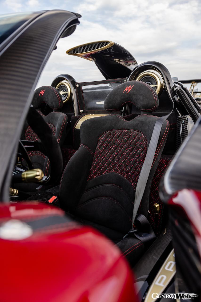 「スーパーカー・オーナーズ・サークル」10周年記念イベント参加車両に採用されているアルカンターラのインテリア。