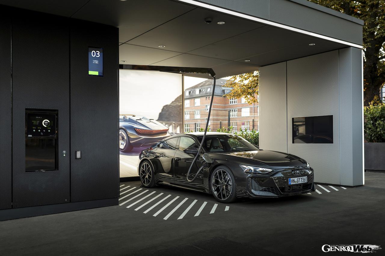 アウディ最強EV「アウディ RS e-tron GT パフォーマンス」の充電シーン。