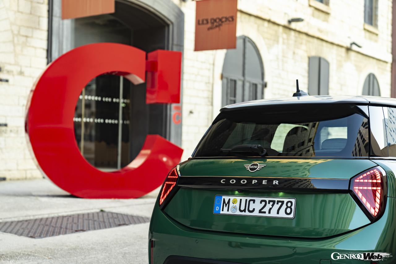 新型「MINI クーパー C」のエクステリア。