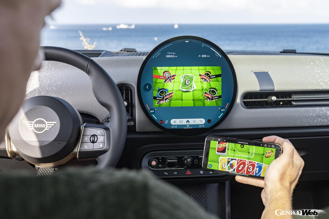 新型MINIシリーズに搭載される「MINIオペレーティング・システム9」の標準車載ゲームに、人気のカードゲーム「UNO」が追加された。