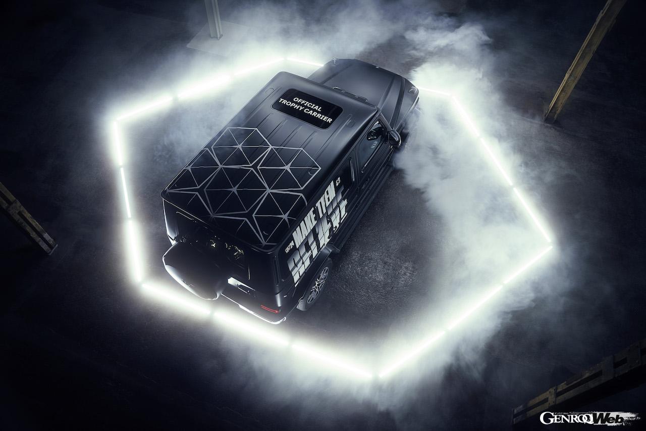 「リーグ・オブ・レジェンド・ワールドチャンピオンシップ」の専用リバリーが施された、「メルセデス・ベンツ G580 with EQ Technology」トロフィーキャリア。