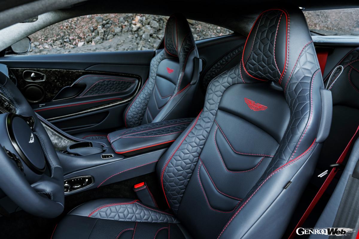 フラッグシップモデルに相応しいインテリア。