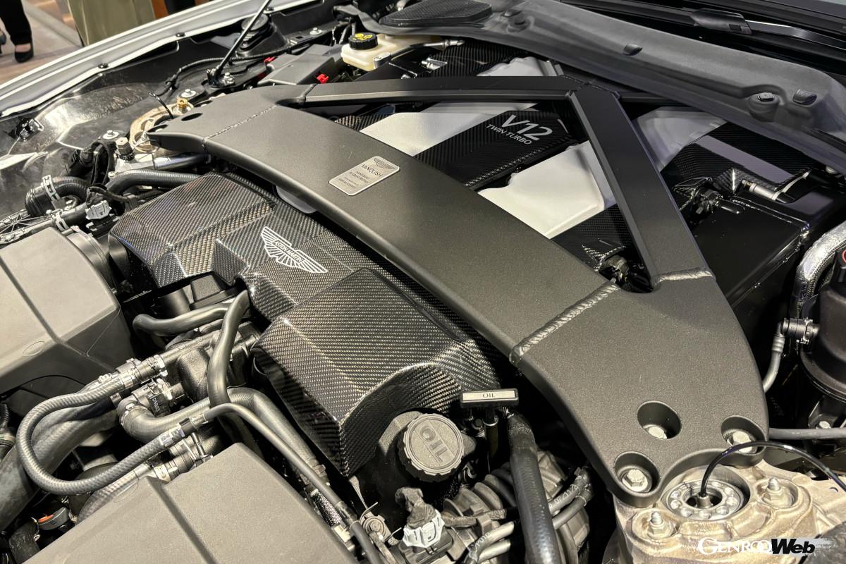 V12エンジンには組み立てを行った担当者のネームプレートが装着される。